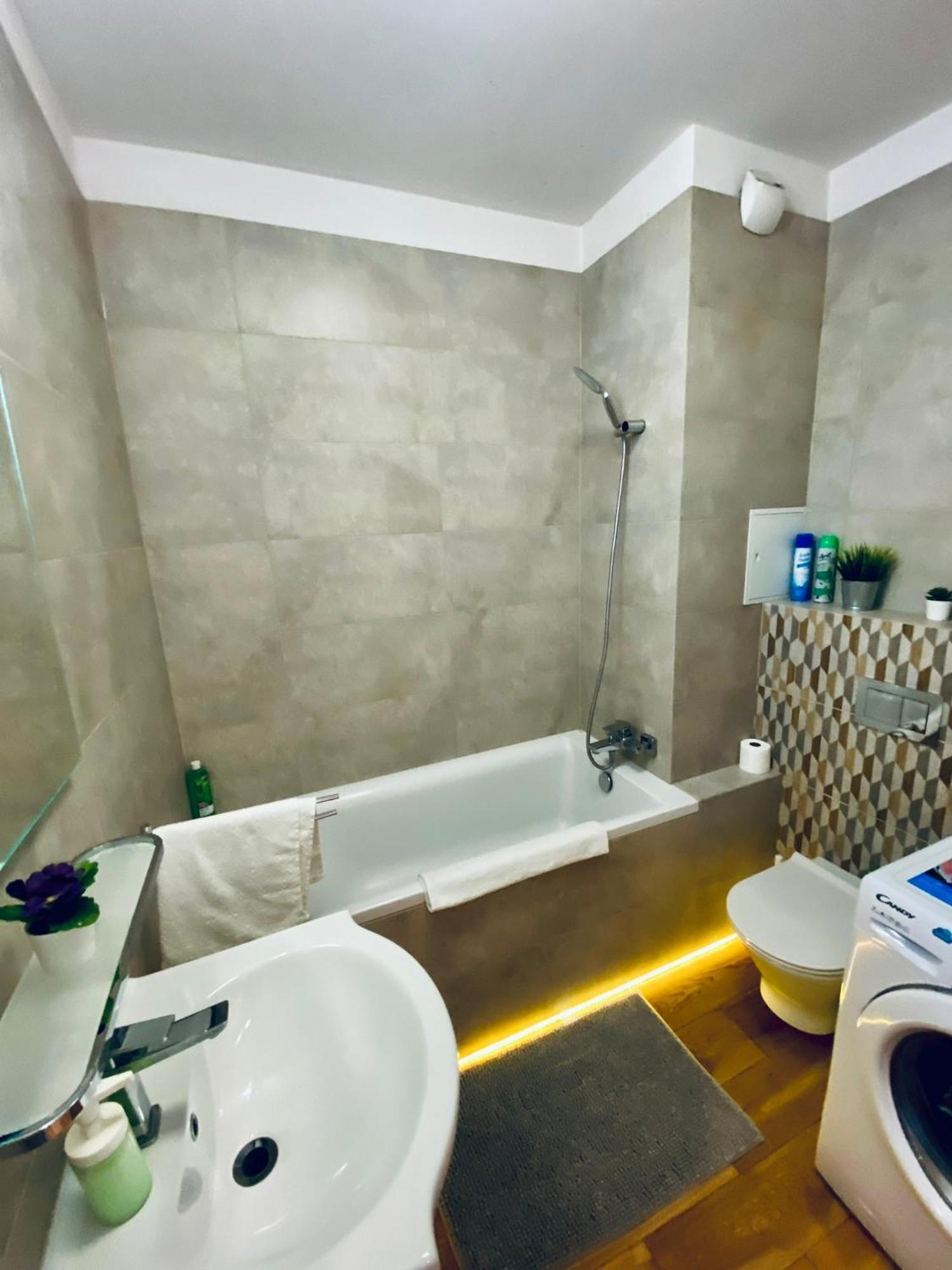 Apartament, Free Parking, Blisko Rynek-Dworzec Pkp-Pks, Sklepy ヴロツワフ エクステリア 写真